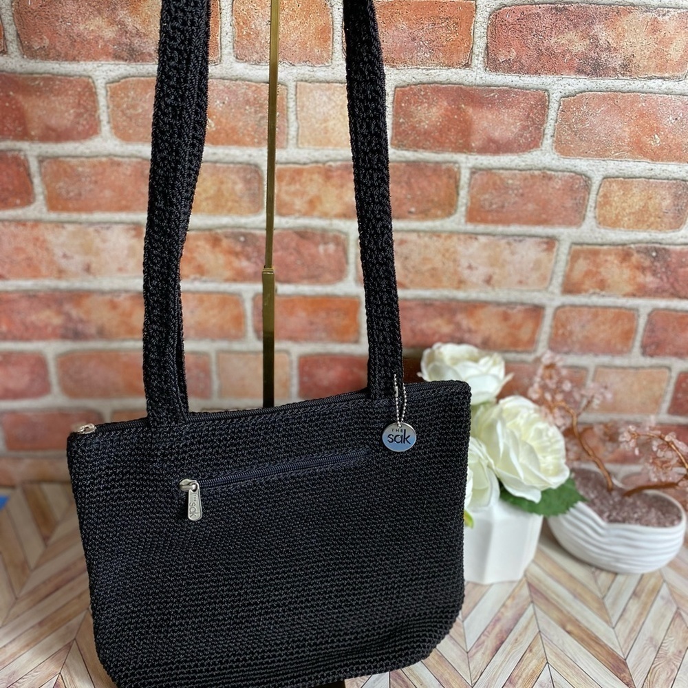 Unbelievable Price! Perfect All Season Bag! Easy to clean and travel with.